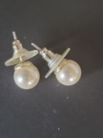 Ohrstecker mit "Perlen" bestückt
