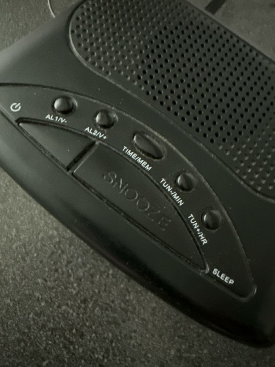 Sveglie: Radio-réveil Intertronic noir – Usato da Birsfelden venduto da dan_q2df 2