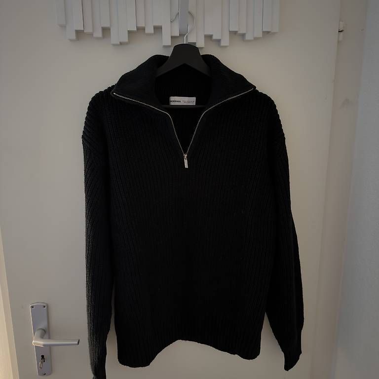 Maglioni & Felpe: Bershka Col Zippé taille M  – Usato da Vevey venduto da diogodasilva_