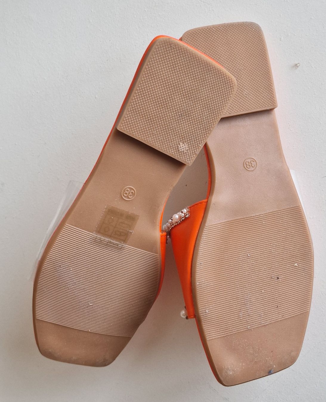 Damenschuhe: Orange Sommersandalen Gr. 38 mit Perlen – Neu (gemäss Beschreibung) aus Chur von car_5clc 2