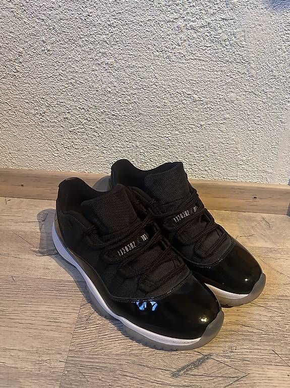 Scarpe da uomo: Air Jordan 11 Retro Low – Usato da Studen BE venduto da ram_27zy 1