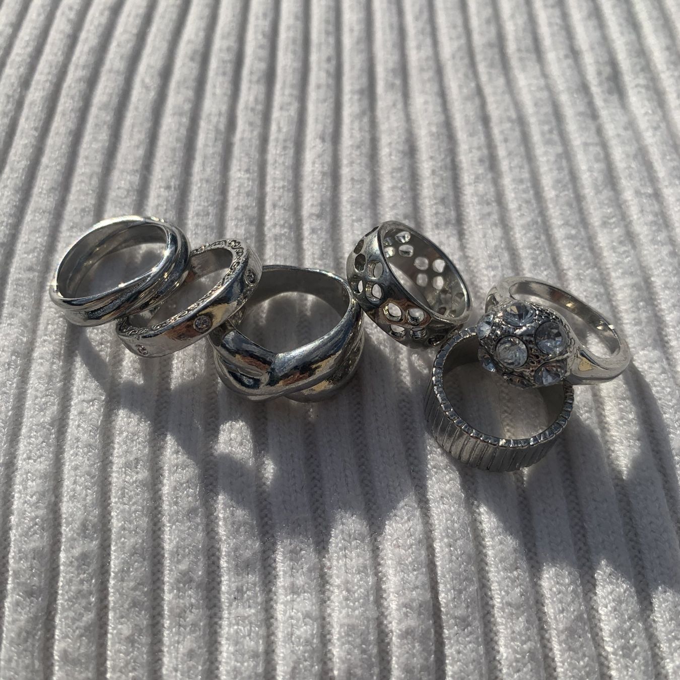 Autres bijoux: 7er-Set silberfarbene Ringe – D'occasion à Chalais par Decoarts.art 1