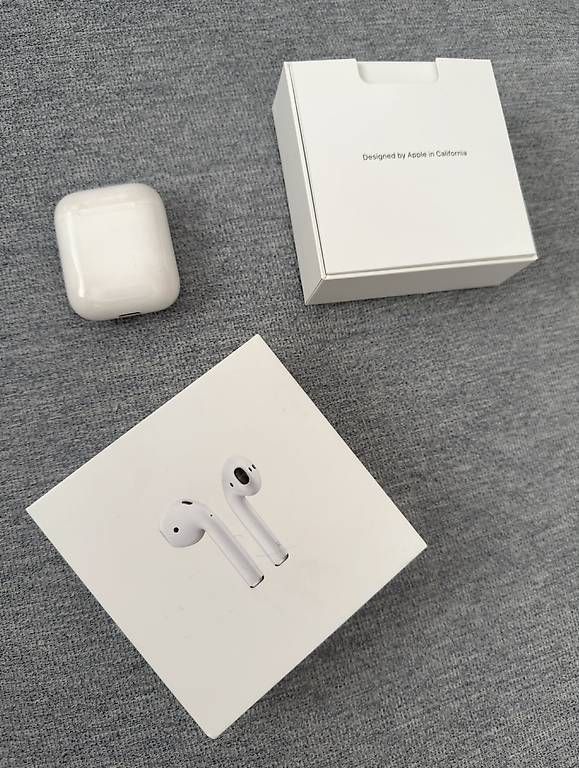 Apple Cuffie: Apple Airpods 1e génération – Usato da Leytron venduto da airlines00 1