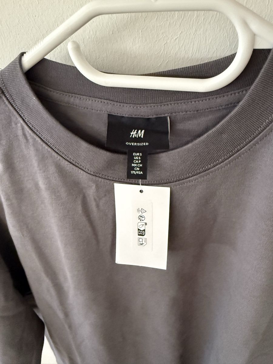 H&M T-shirt: T-shirt H&M Oversized  – Nuovo e nell'imballaggio originale da Monthey venduto da sen_6ckr 4