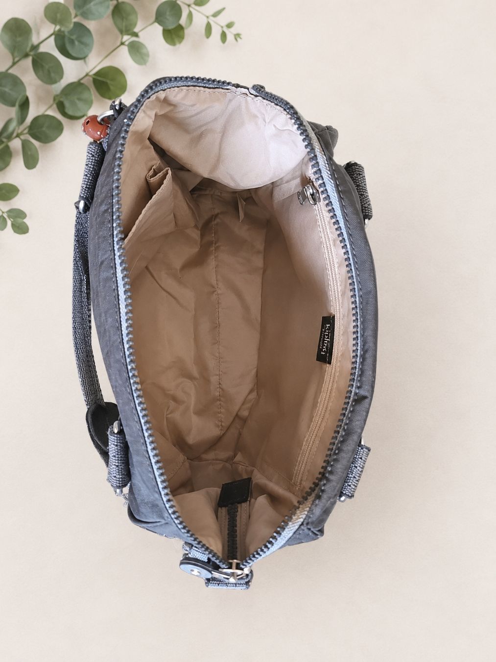 Kipling Sacs femmes: Sac Kipling gris  – D'occasion à ROCHEFORT par Tanja_2019 1
