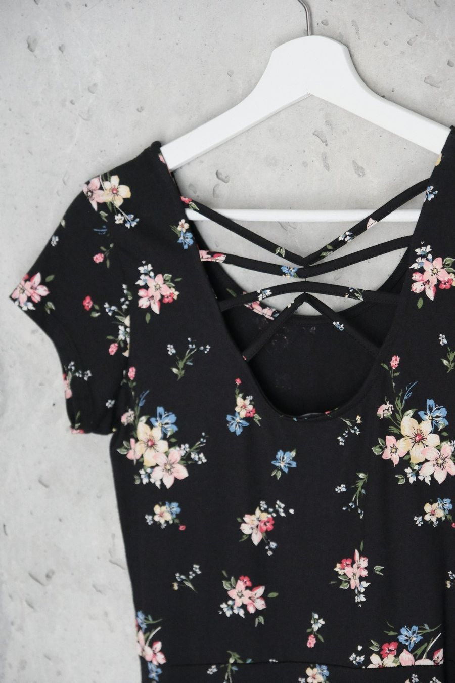Vestiti: Kleid mit Blumenmotiv – Usato da Wohlen AG venduto da Exitburn 2