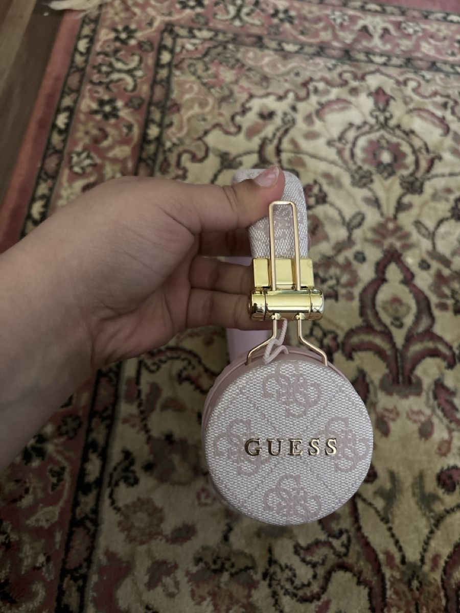 Casques audio: Guess Kopfhörer  – D'occasion à Dübendorf par ame_g69g
