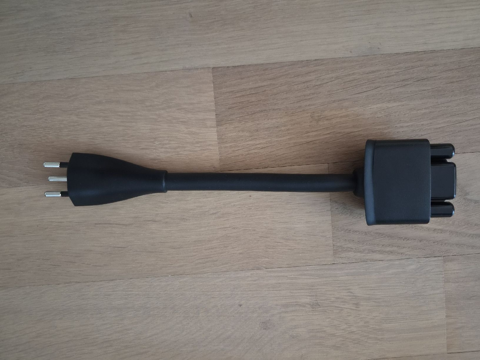 Tesla Batterie-Ladegeräte: TESLA Adapter Ladegerät T13 Adapter – Neu (gemäss Beschreibung) aus Wallisellen von soat 3