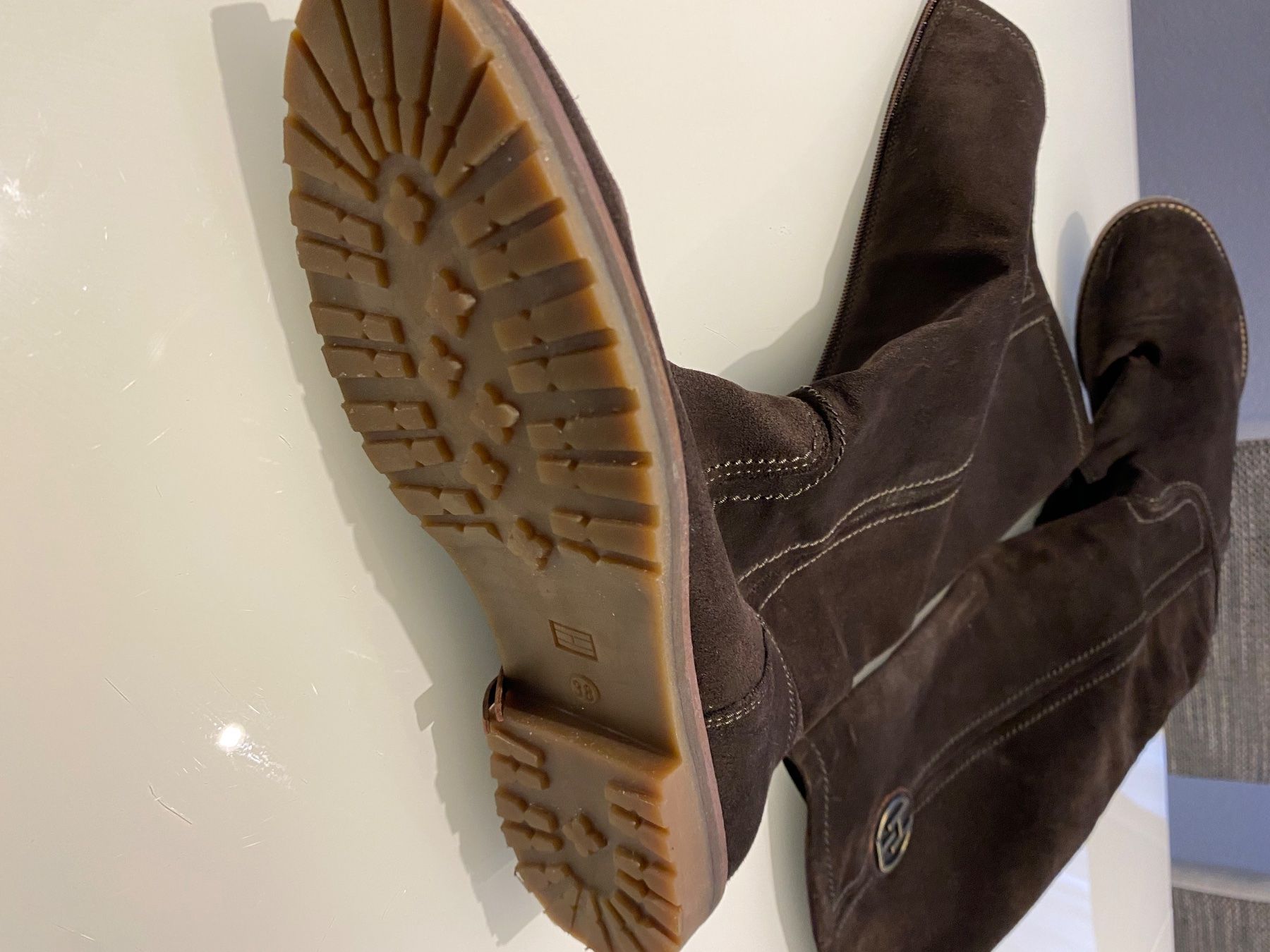 Tommy Hilfiger Scarpe da donna: Tommy hilfiger stiefel gr 38 – Usato da Widnau venduto da RetoW01 2