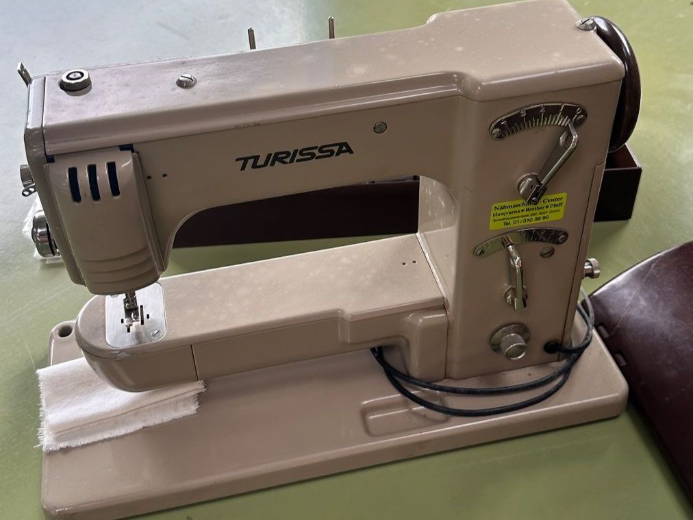 Machines à coudre: TURISSA Automatic – D'occasion à Regensdorf par Powershift2 1