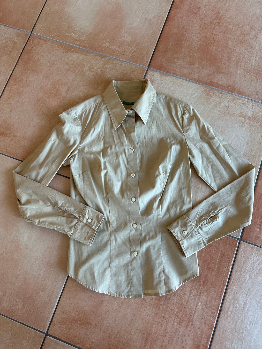 Benetton Blusen: Blouse-chemisier "comme neuf" – Gebraucht aus La Chaux-de-Fonds von brutus586
