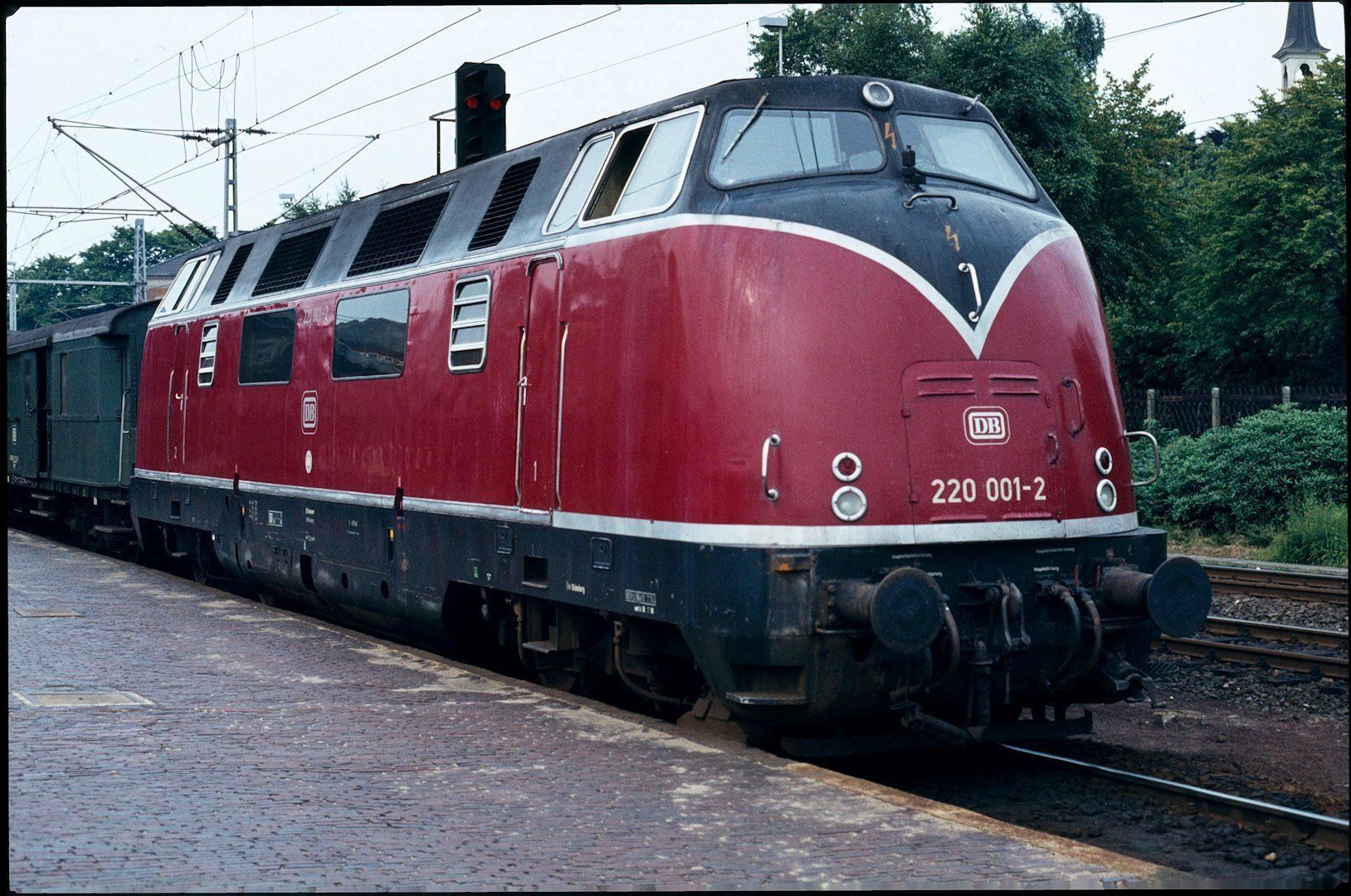 Roco Modelleisenbahnen: Roco 52680 - Diesellok BR 220 der DB – Neu und originalverpackt aus Rotkreuz von MOBAHN-1zu87 1