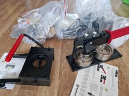 Buttonmaschine und Handstanzen 56mm zum direkt loslegen