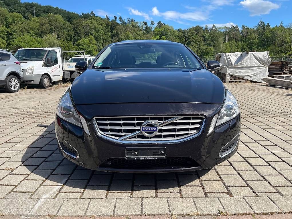 Volvo Automobili: VOLVO S60 2.0T Summum Powershift – Usato da Bülach venduto da Nbosshard 4
