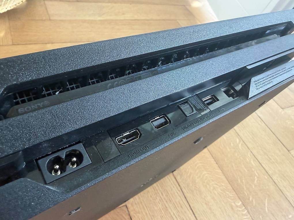 Sony Konsolen: Sony PlayStation 4 Pro ohne Controller – Gebraucht aus Bern von wermuzz 3