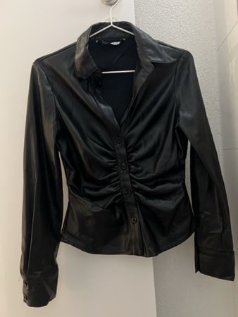 Schwarze Zara Bluse in Lederoptik