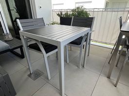 Gartentisch mit 2 Stühlen