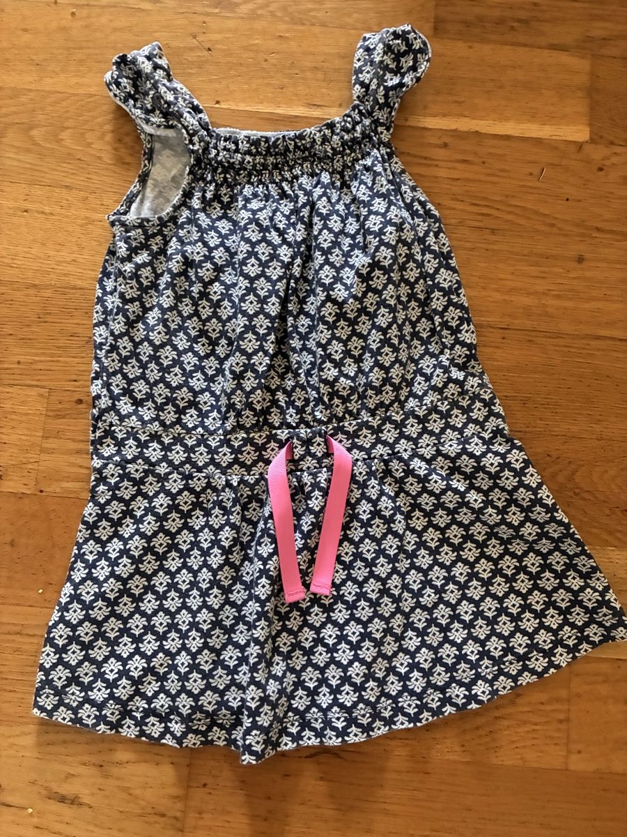 Carter's Robes et jupes: Schönes Kleid Gr. 104,  Carters – D'occasion à richterswil par lunamarie001
