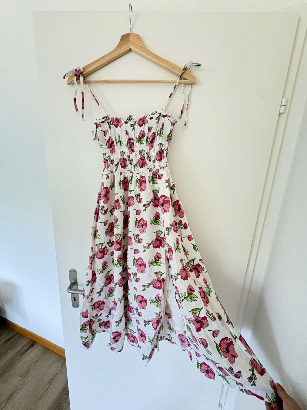 Robes: Sommerkleid Blumenmuster Weiss Grösse S – D'occasion à Zürich par jen_2b9j