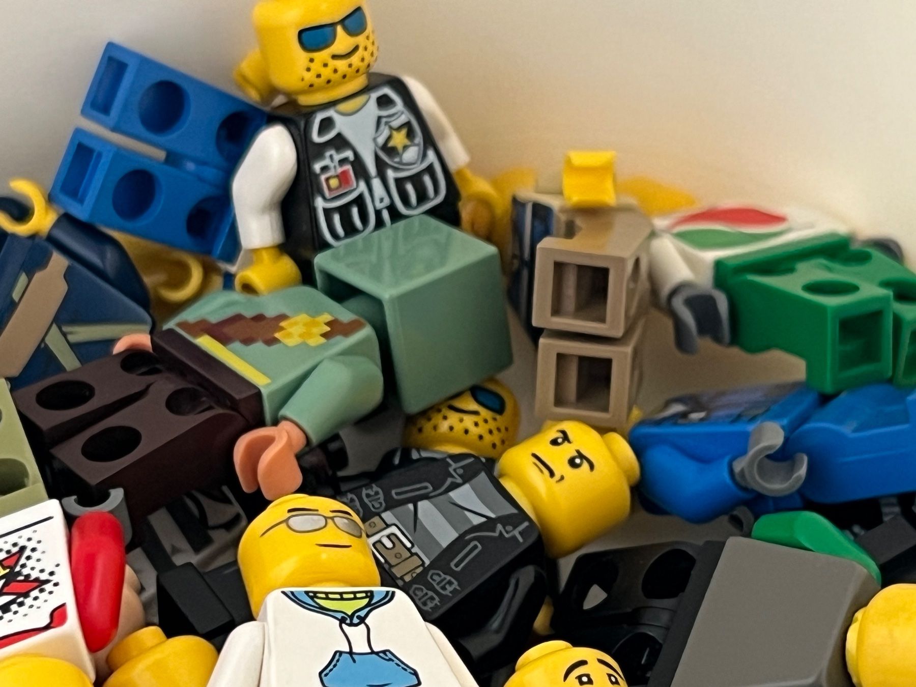 Lego Giocattoli: 44 LEGO Figuren – Usato da Uttigen venduto da sonorsonic 1