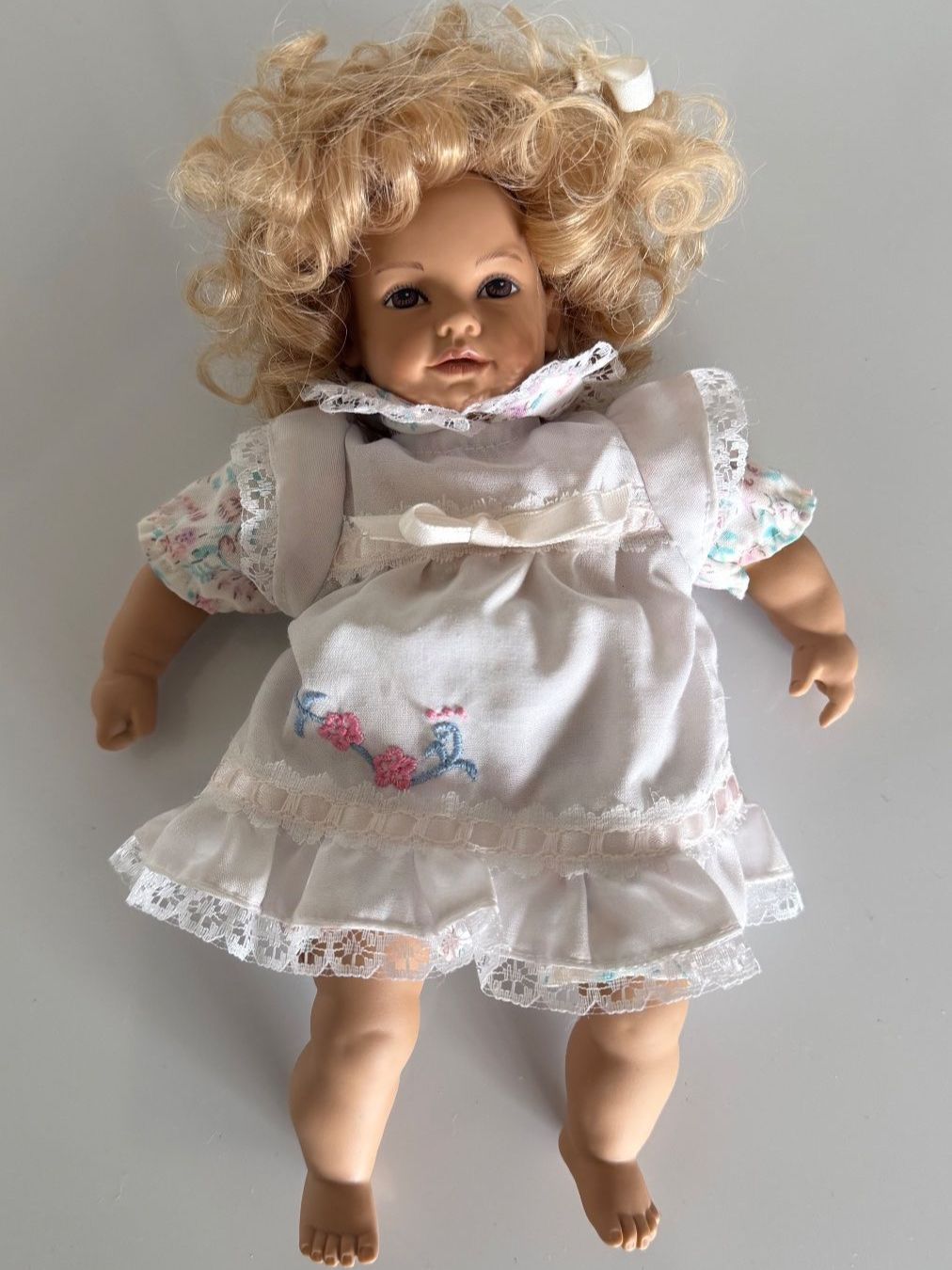 Heidi ott Poupées: Süsse kleine Heidi Ott Puppe "Die Kleinen", Originalkleider – Neuf (Voir description) à Egg b. Zürich par Mogli93