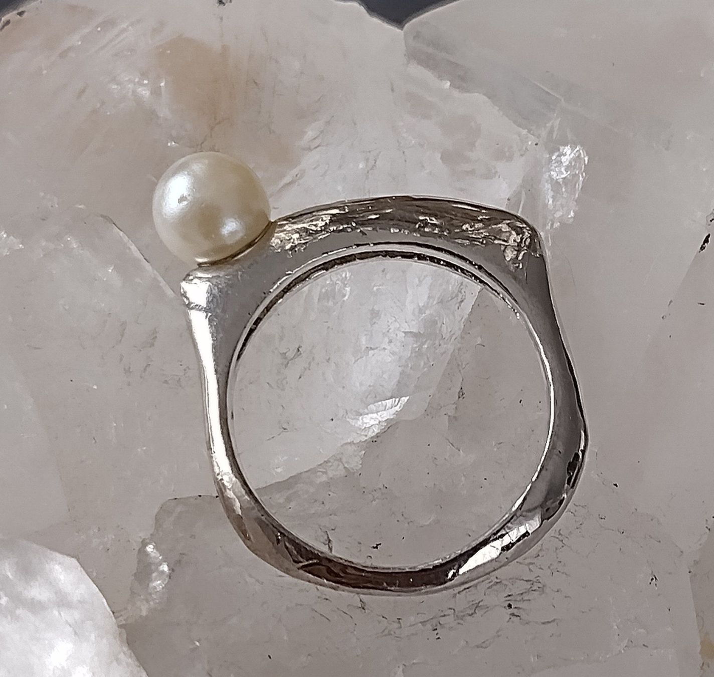 Anelli: MODERNER RING SILBER 925 MIT PERLE GR. 47 – Usato da Romanshorn venduto da BoutiqueA