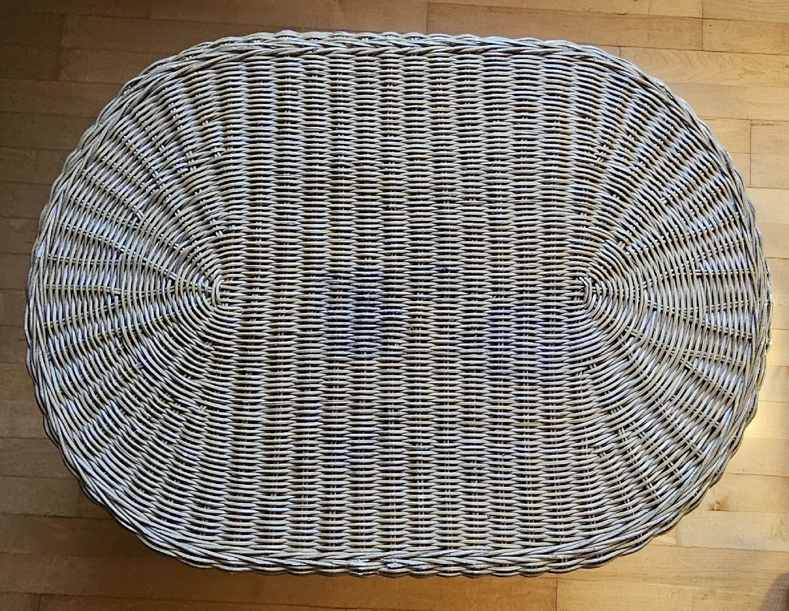 Tische: Round Natural Rattan Coffee Table with Storage Shelf – Gebraucht aus Zürich von jak_pvk7 1
