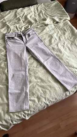 Graue Damen Jeans, Grösse 30, Top Zustand für den Sommer