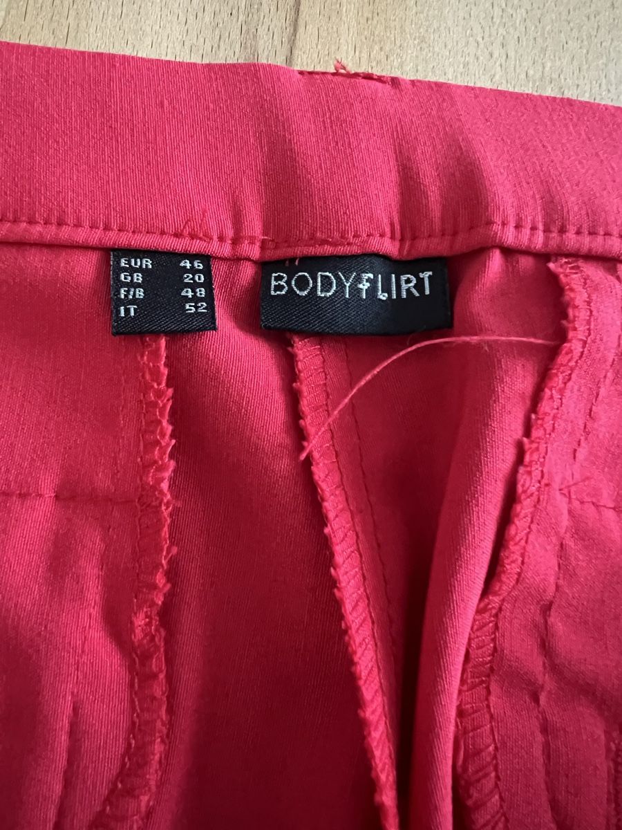 Pantaloni: Stoffhose rot 46 – Usato da Kreuzlingen venduto da Mirabilis0628 3