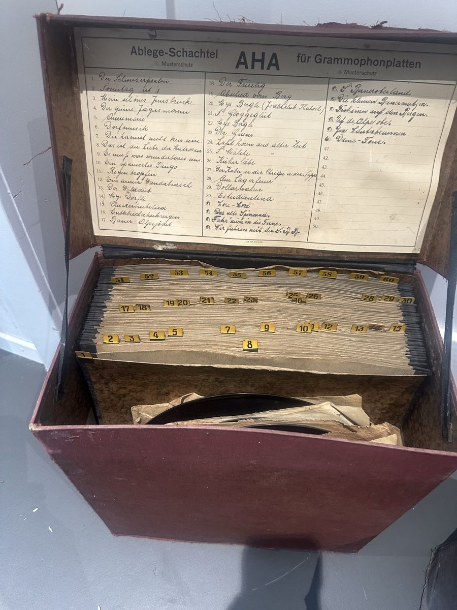 Dischi in vinile: Über120 alte Schellackplatten + originale Aufbewahrungsboxen – Usato da Nebikon venduto da Vanessa2003 6