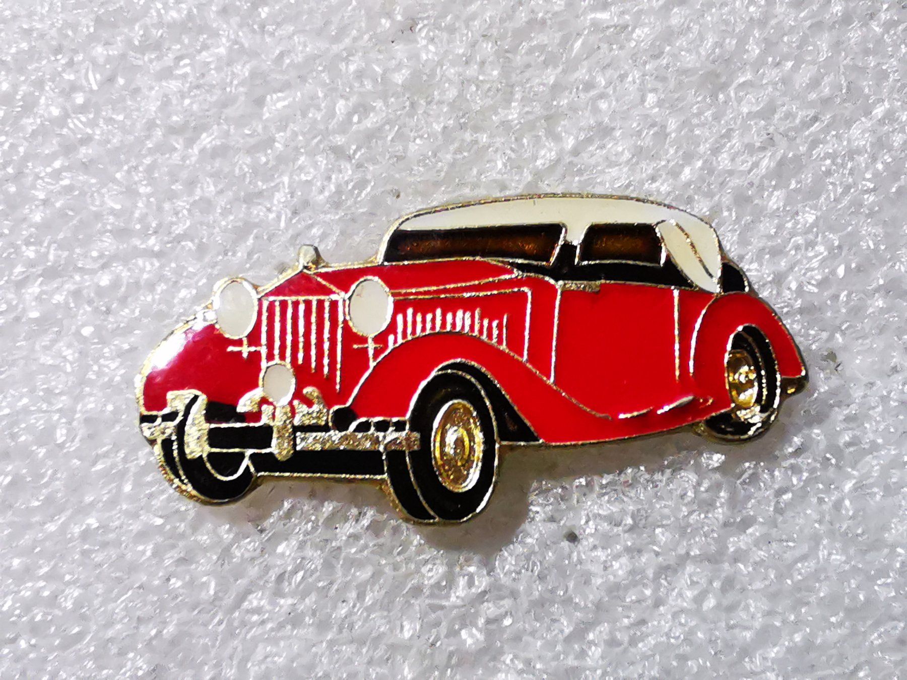Placchette & Badge: Ansteckpin 51: Oldtimer Auto – Usato da Oppligen venduto da Pin-Fall-Shop
