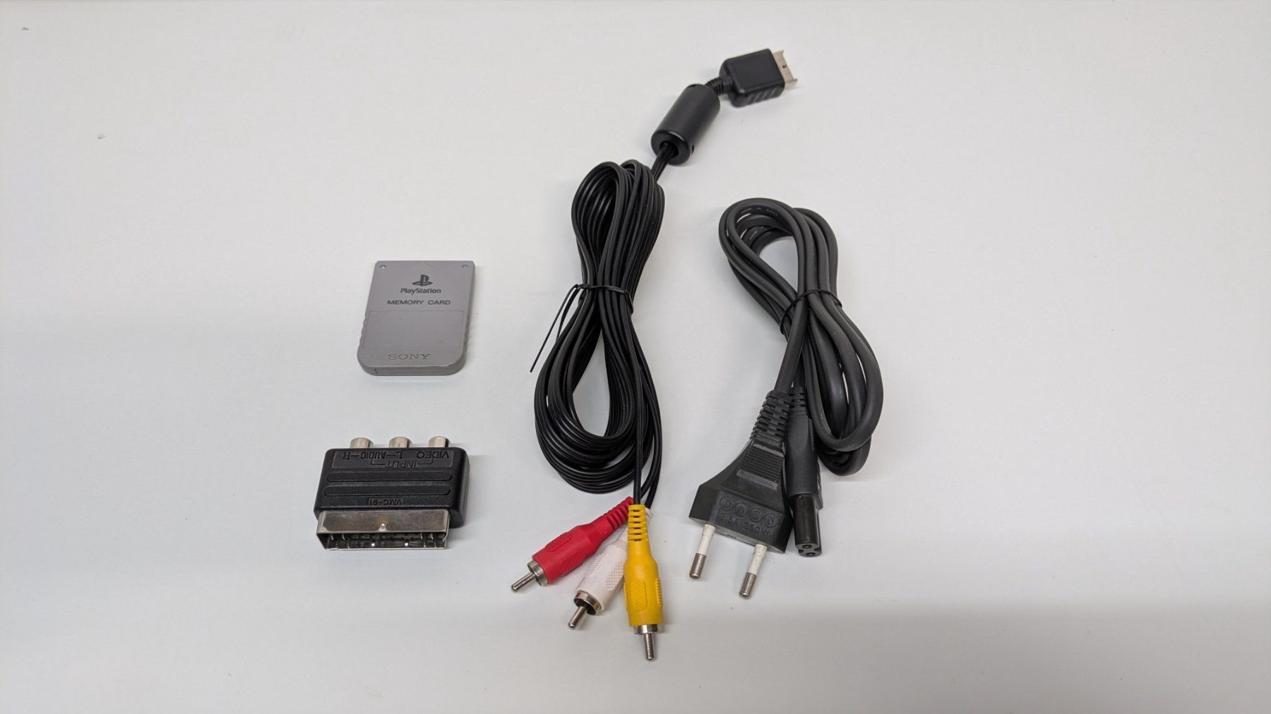 Sony Console: Gepflegte PlayStation 1 mit 2 Controller und 5 Games – Usato da Menziken venduto da mame18 9