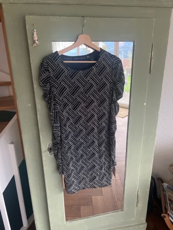 Robe Pretty Hurts noir pailletée, taille 38, neuve
