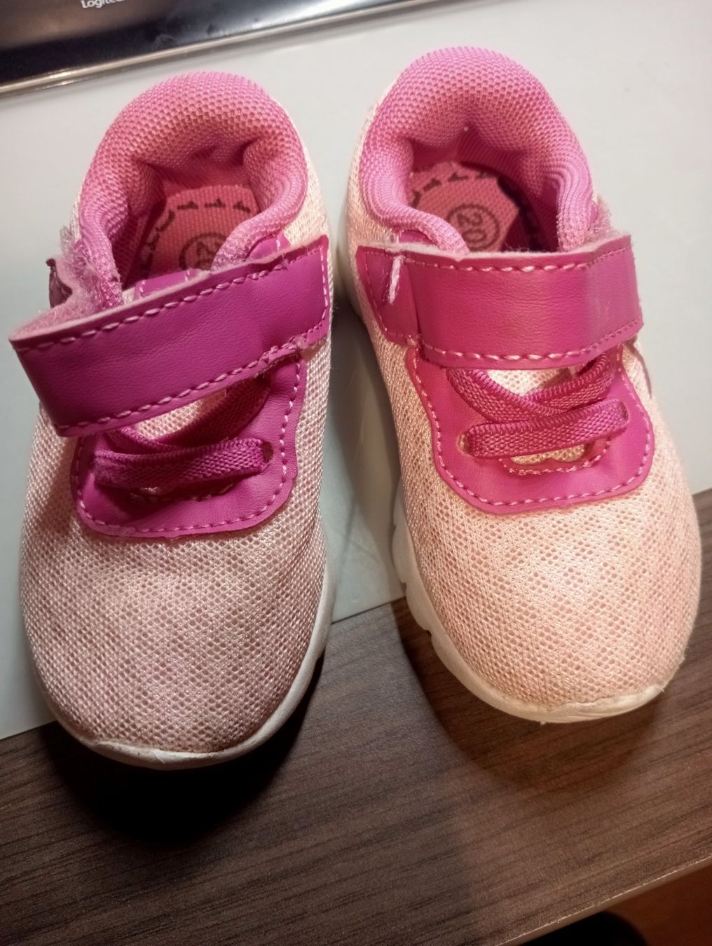 Chaussures garçon: Kinder Turnschuhe grösse 20 – D'occasion à Bilten par ale_8cyx