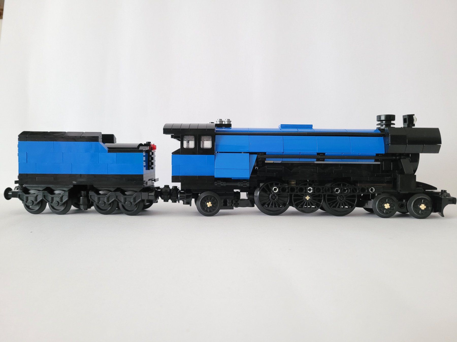 Lego Baukästen: Train Lego Blue Emerald Night, construit sur schéma 10194 – Gebraucht aus La Tour-de-Peilz von estelle69 2