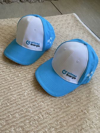 2x Kappen "primeo energie" weiss/blau neu