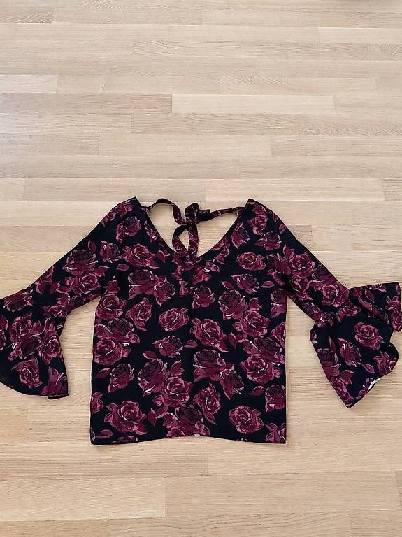 Camicette: Bluse - Gr. 36 - Schwarz mit Rosenmuster – Usato da Effretikon venduto da alicebrunner 3
