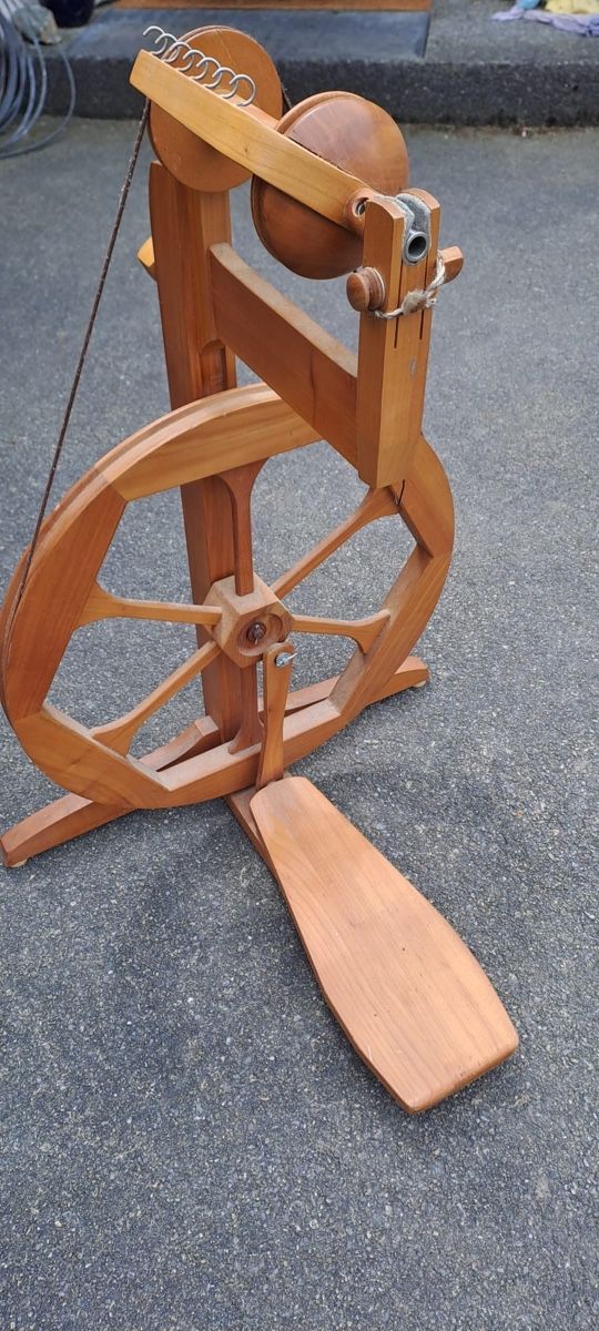 Spinnräder: Spinnrad – Gebraucht aus Ittigen von sel_fm7s