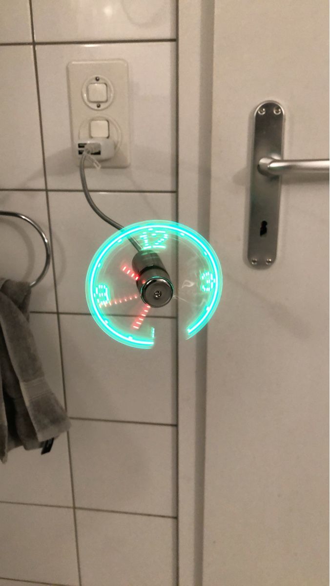 Ventilatori: Ab 1.- Mini USB Ventilator mit LED Licht – Usato da Attelwil venduto da Canelle67