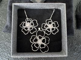 Silbernes Blumenschmuck-Set, Anhänger und Ohrringe, Neu
