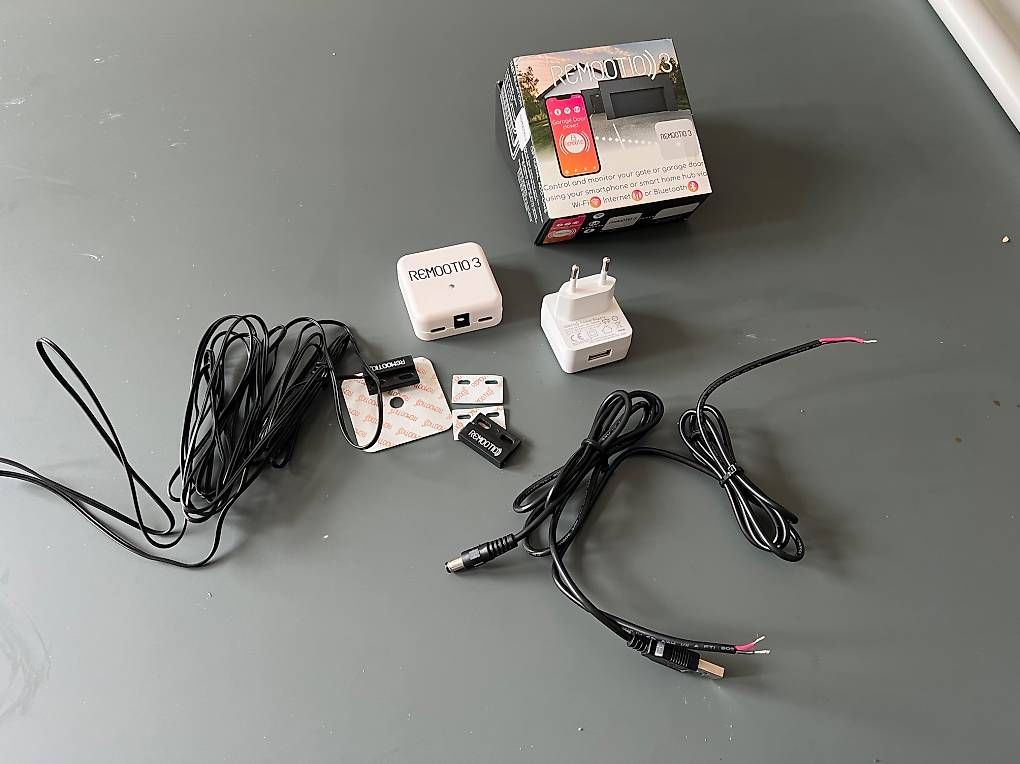 Chargements: Remootio 3 + Sensor + Netzteil – D'occasion à Würenlos par wal-d 1