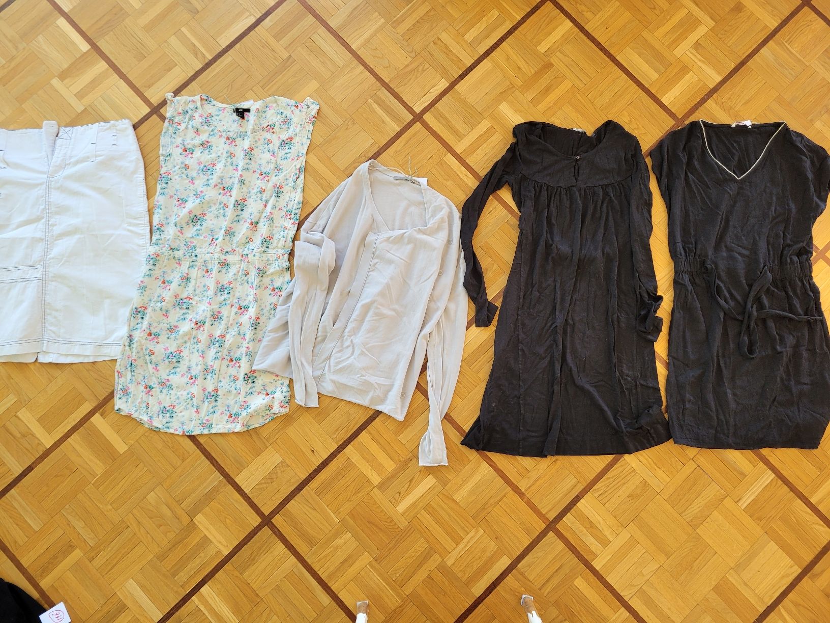 Kleiderpakete: Kleiderpaket Set Sommer Kleid Rock Strickjacke Gr. 36 – Gebraucht aus Genève von inu_ln6m