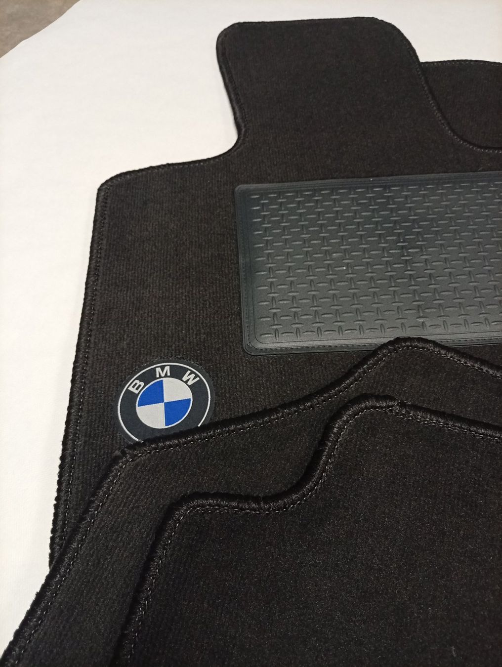 BMW Tapis / Bacs: TAPIS BMW – Neuf avec emballage d'origine à Cortaillod par dps_5866 6