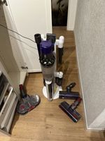 Dyson Akkustaubsauger mit viel Zubehör
