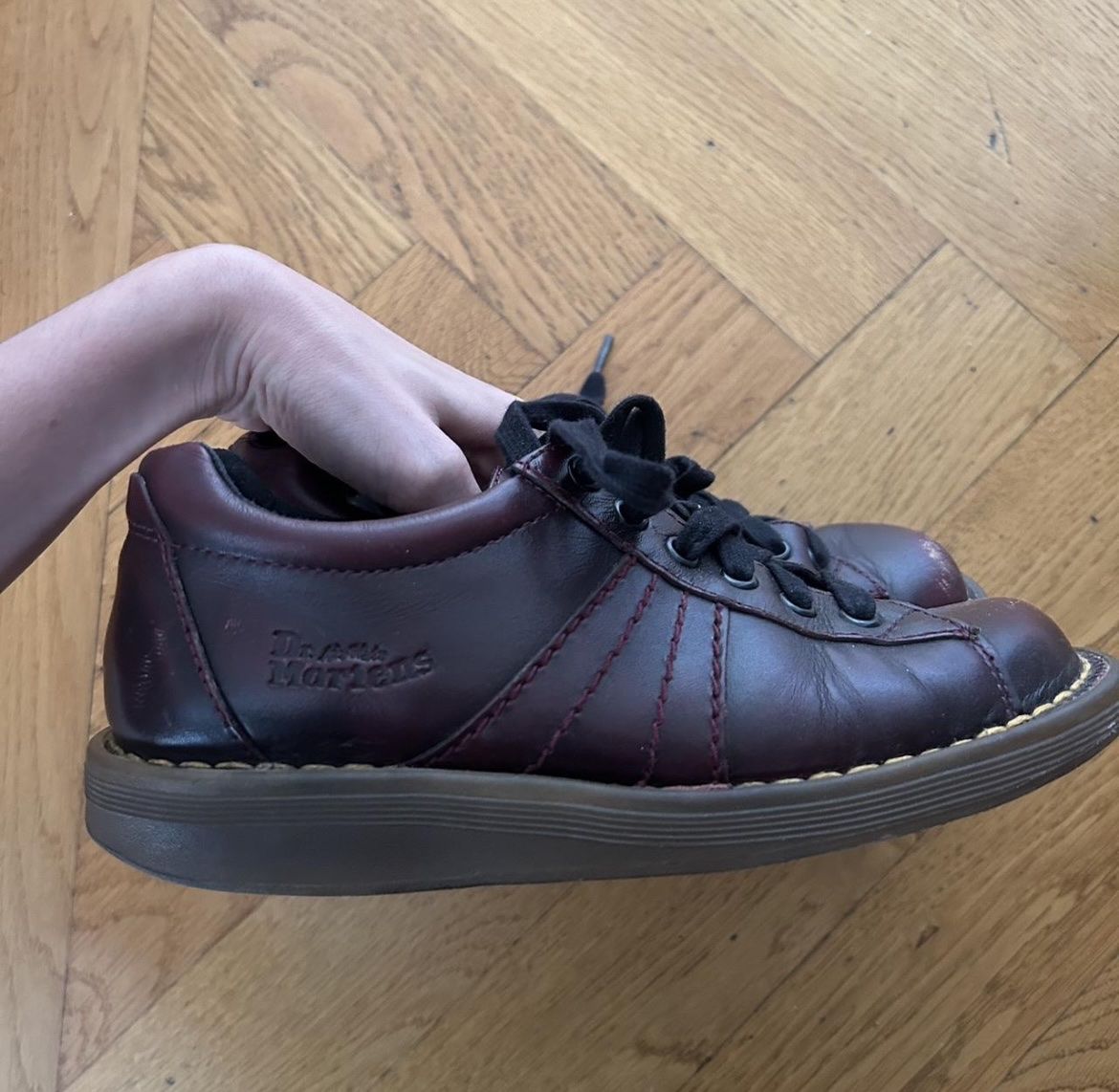 Dr. Martens Scarpe da donna: Burgundy Dr Martens – Usato da Pully venduto da car_rwv6 2
