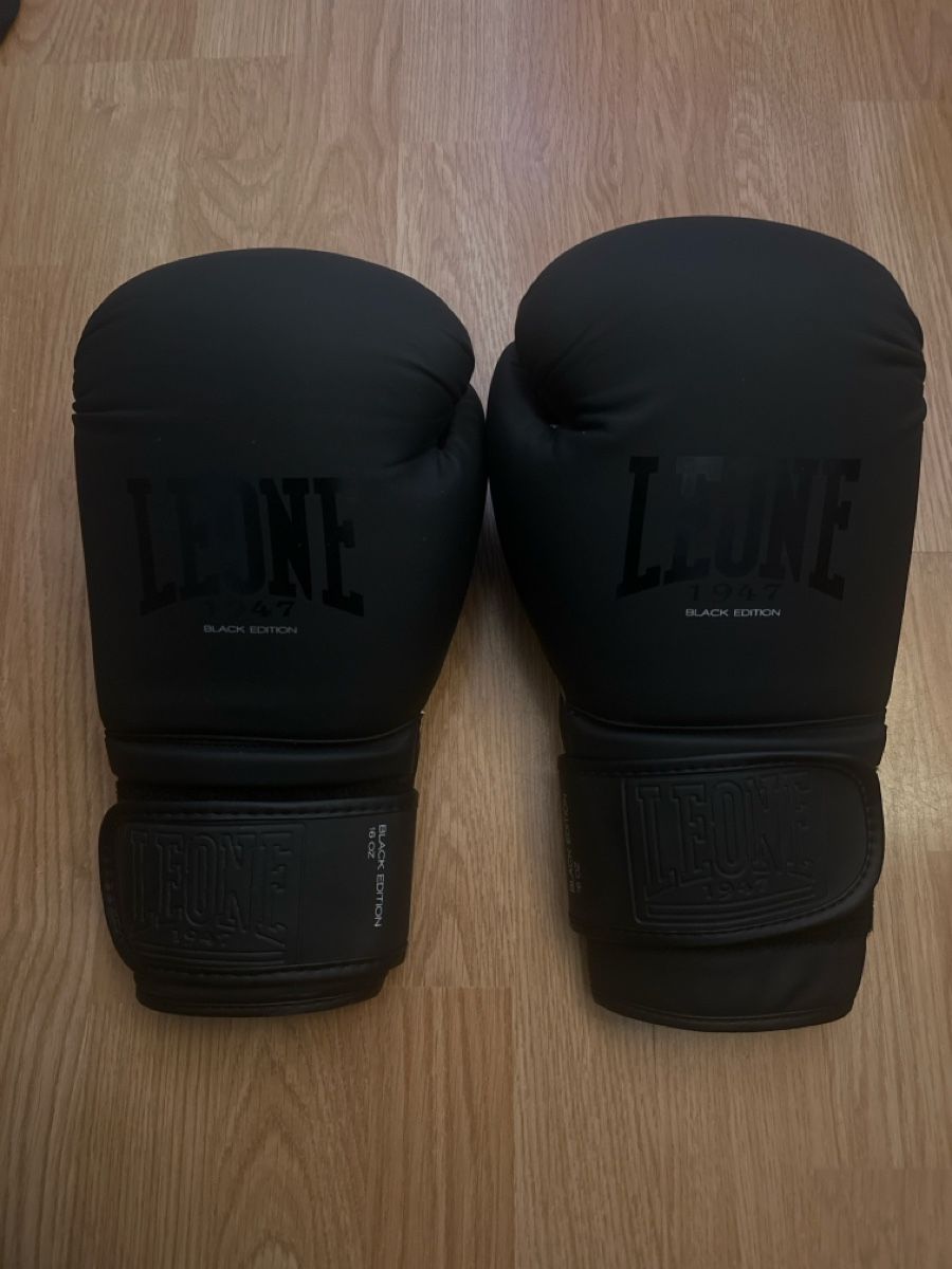 Guanti & manicotti: Leone Boxhandschuhe 16 oz, Black Edition, schwarz – Nuovo (secondo la descrizione) da Affoltern am Albis venduto da keon_wetzel