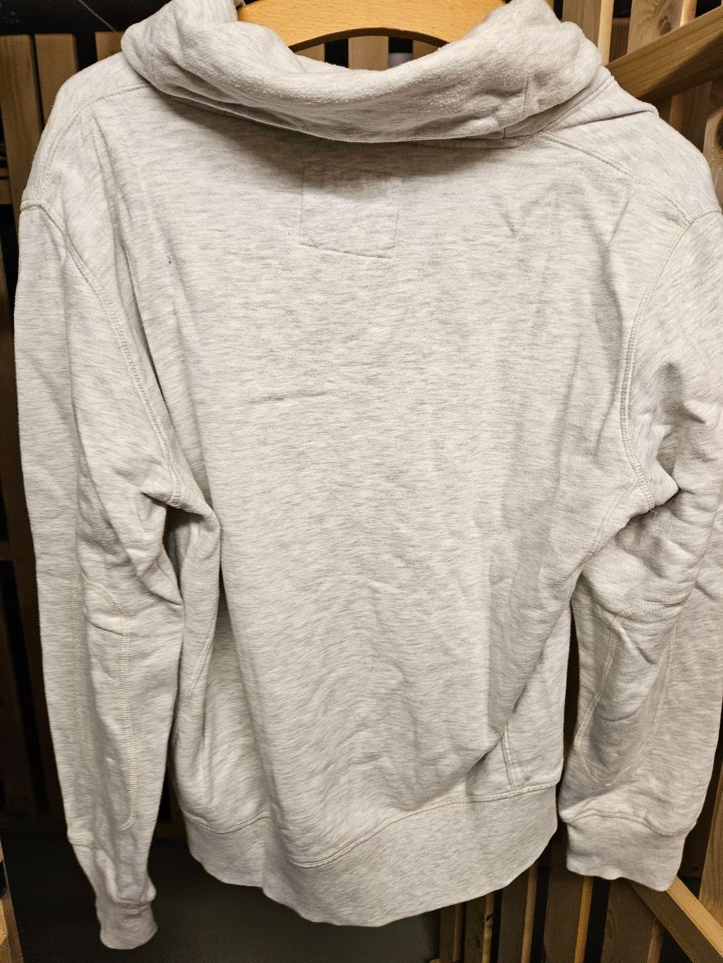 Maglioni & Felpe: Pullover LOGG – Usato da Chur venduto da Einszweidreiviermein 2