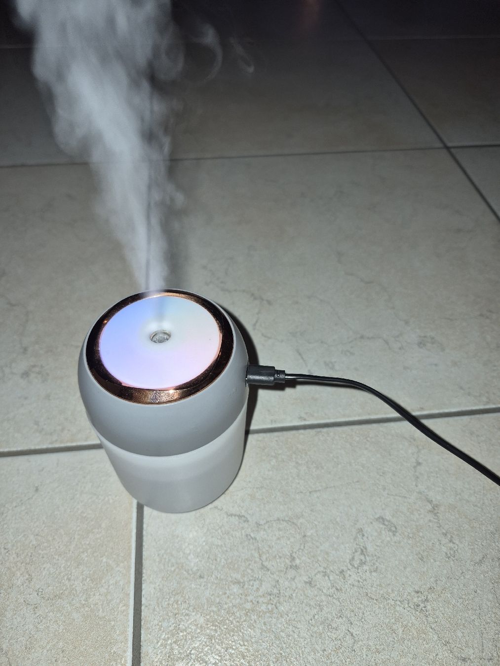 Umidificatori d'aria: mini LED Luftbefeuchter mit Wasserfilter – Usato da Istighofen venduto da kla_2k5b 5