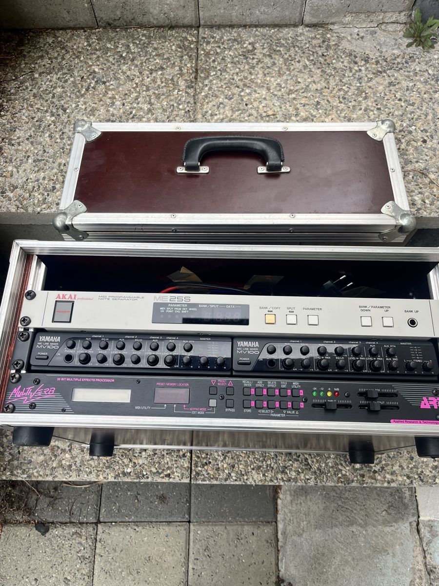 Yamaha Console di mixaggio: Rack audio complet avec 4 appareils  🎸 – Usato da Crissier venduto da Texavery01