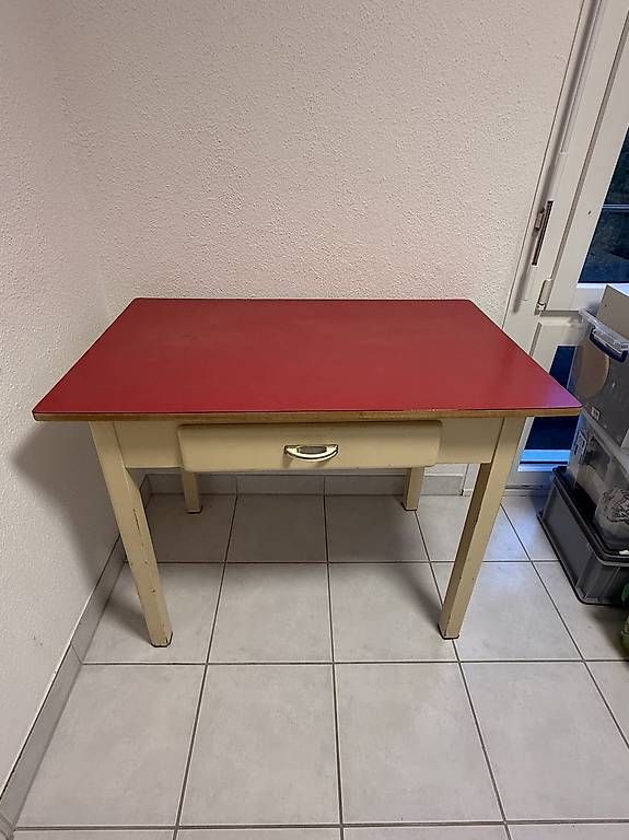 Tavoli: Vintage mid-century red kitchen table – Usato da Zürich venduto da Monopoly92